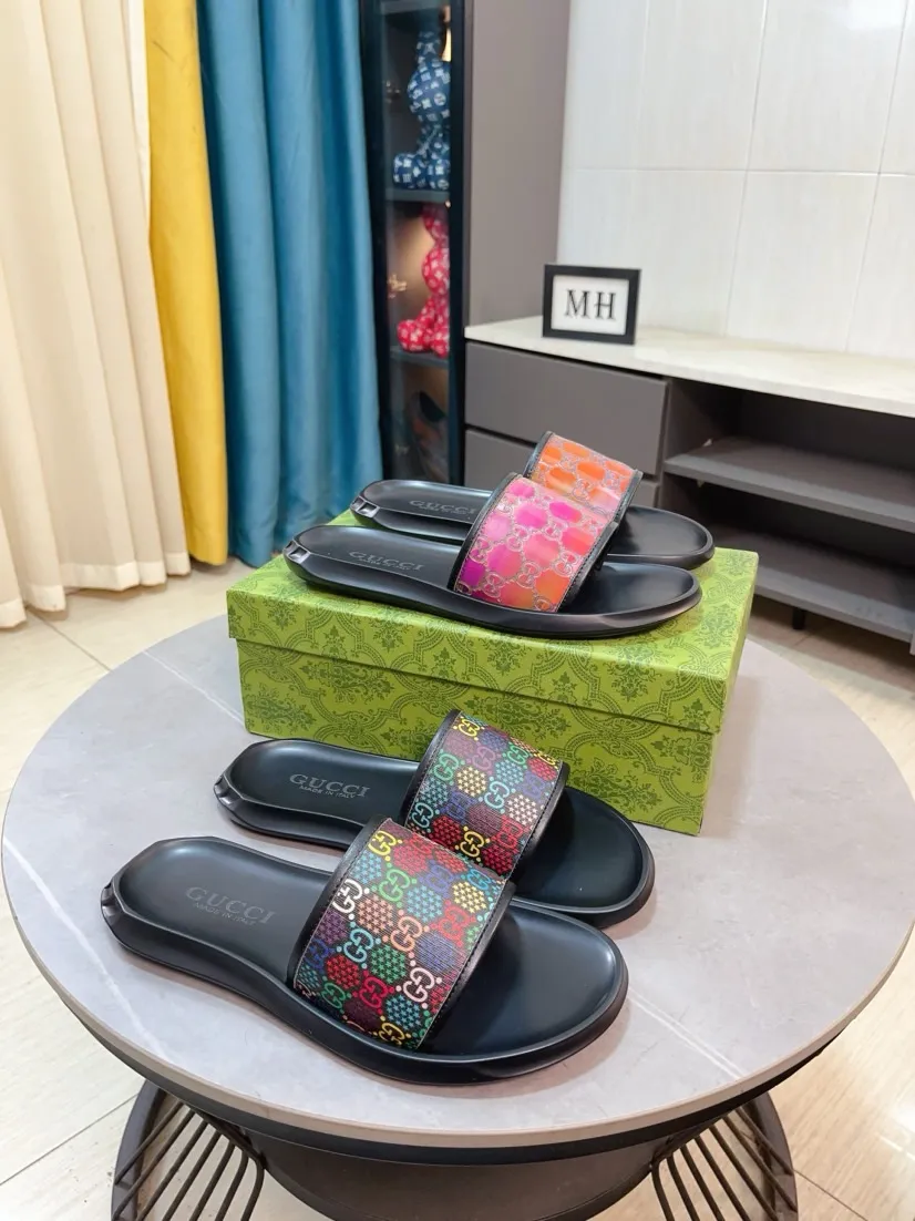 Men's shoes 💰260🌹🌹 (gucci-Gucci) New men's slippers, high-end boutique, made of cowhide, with exquisite embossed logo decoration on the upper, fine workmanship, super soft soles, casual, loose and comfortable, a must-have in summer! \nsize：38-44